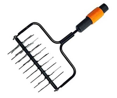 Provzdušňovač trávníku QuikFit Fiskars 136524