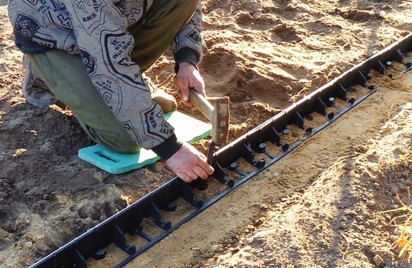 BRADAS Univerzální obruba 1m 45mm RIM-BORD