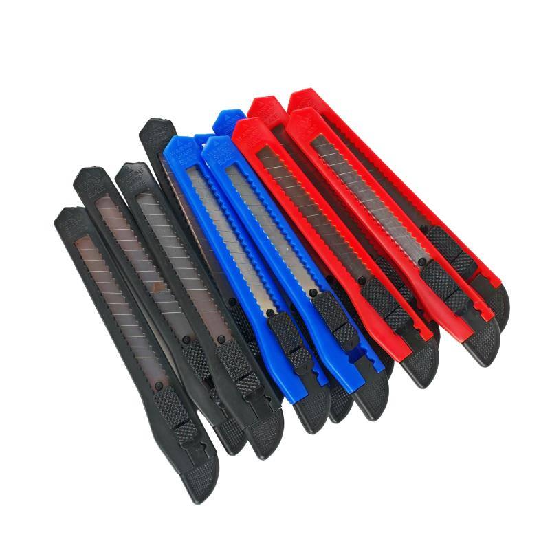 Nůž odlamovací s posuvným tlačítkem