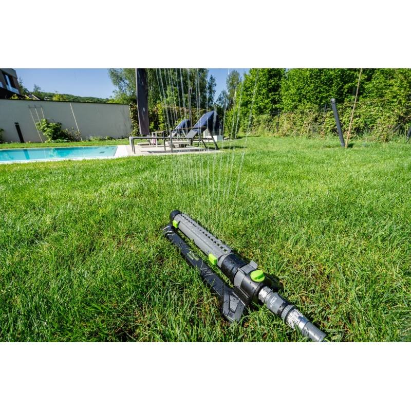 Zavlažovač s kovovou základnou